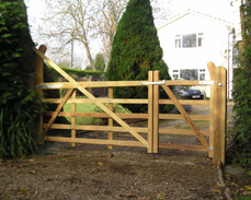 Yeoman fencing gates